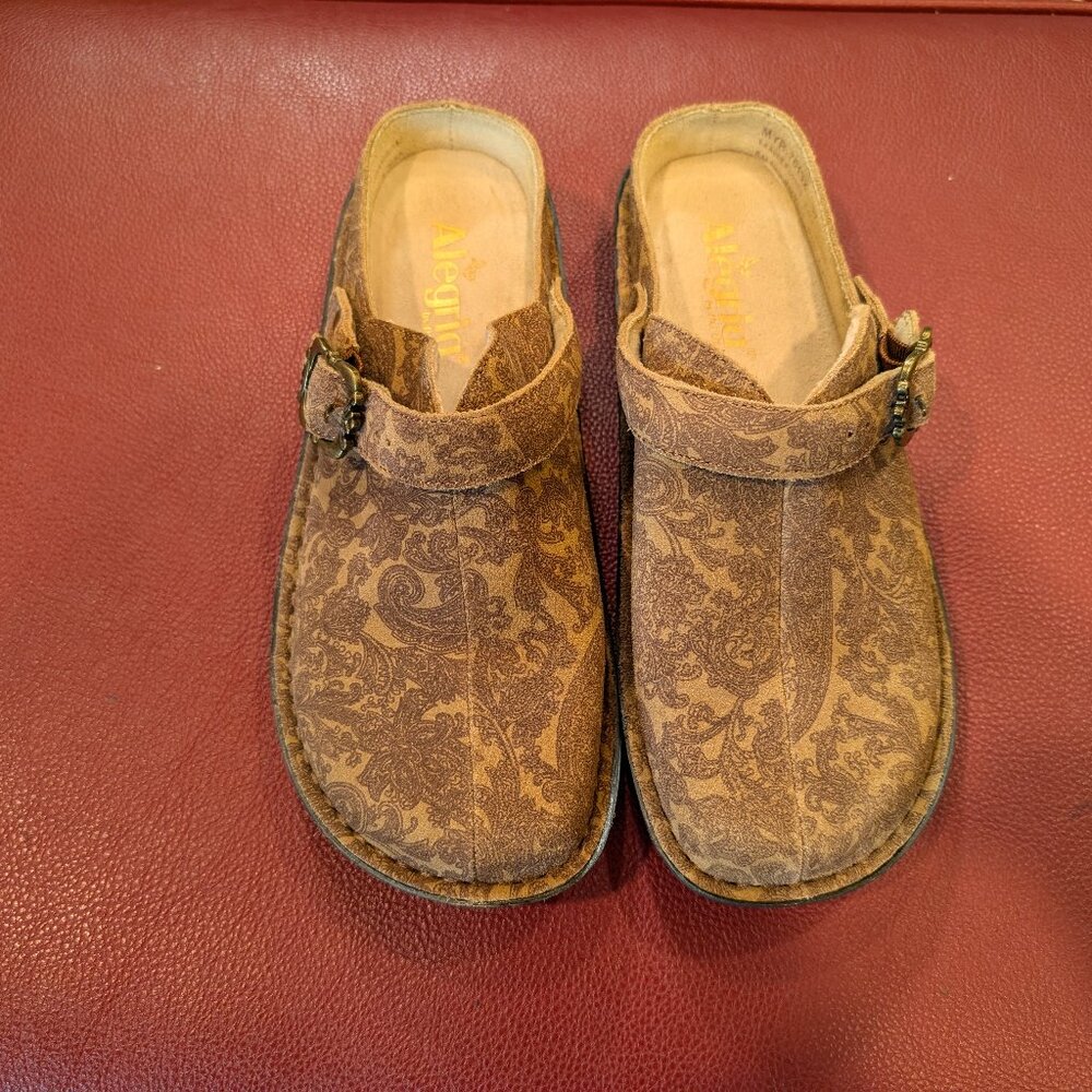 Alegria leather brown paisley clogs 37